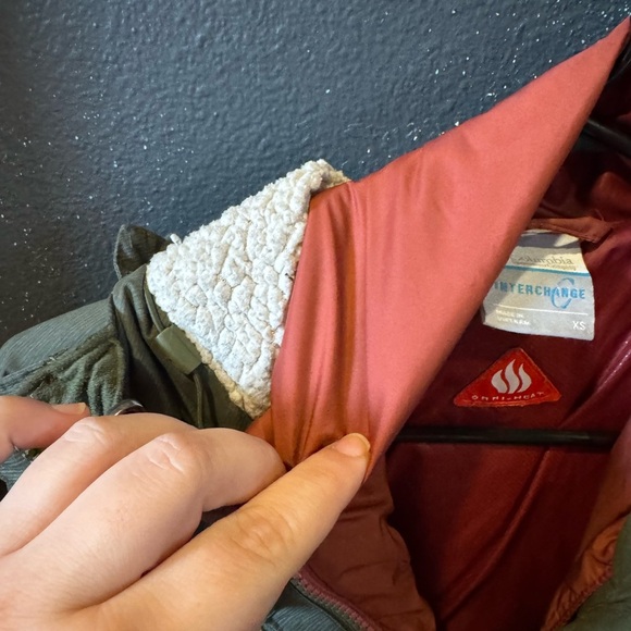 Columbia Green and Burnt Orange Interchnage Ski Snow Jacket Weather-Resistant - Picture 4 of 6